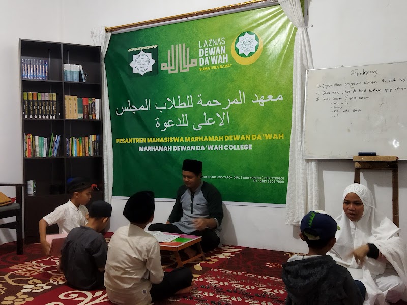 Pondok Pesantren Al Qur'an Center H. Mhd Nadis yang ada di Kota Bukittinggi