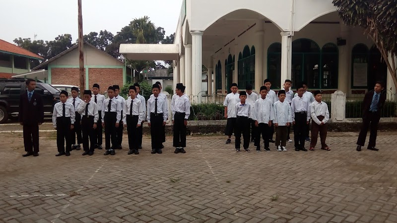 Pondok Pesantren Husnayain yang ada di Kota Jakarta Timur