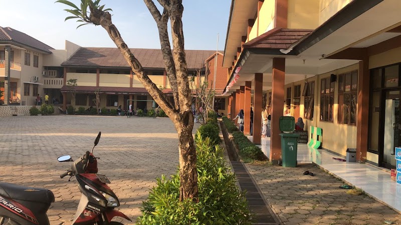Pondok Pesantren Luhur Al-Tsaqafah yang ada di Kota Jakarta Selatan