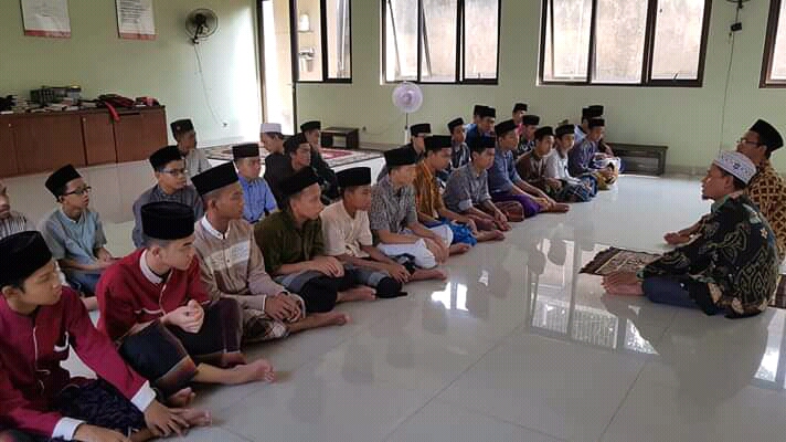 Pondok Pesantren Luhur Al-Tsaqafah yang ada di Kota Jakarta Selatan