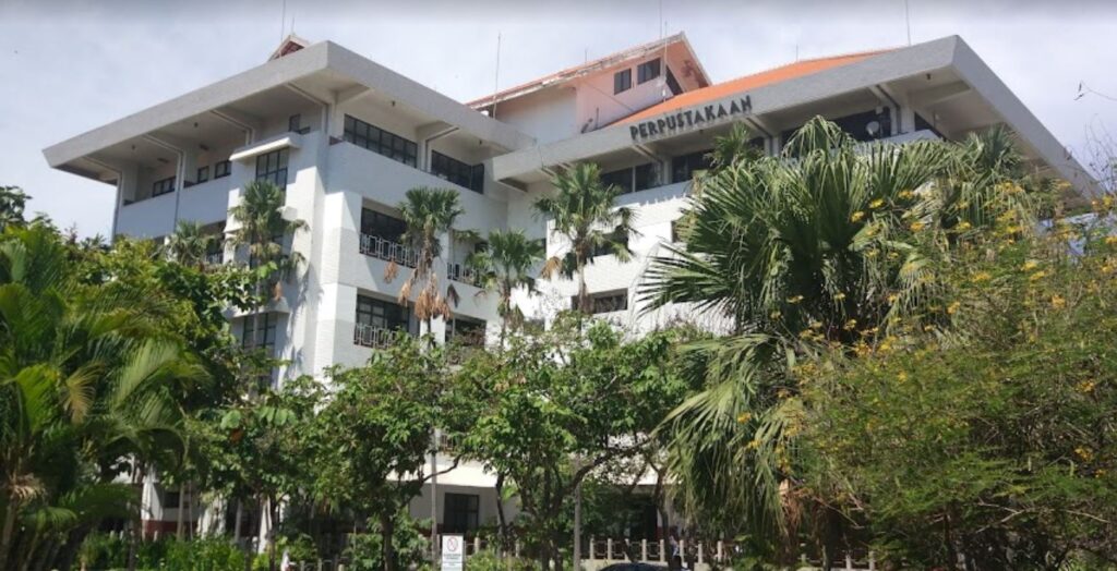 Tentang Universitas Surabaya
