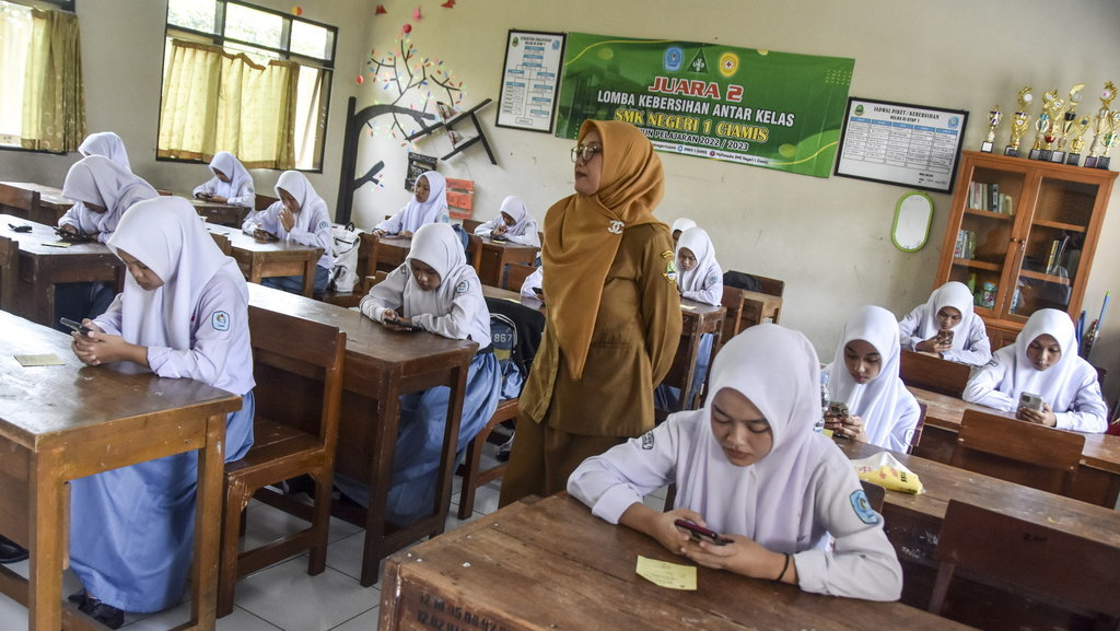 Contoh Soal Pilihan Ganda tentang Karya Ilmiah Kelas 11