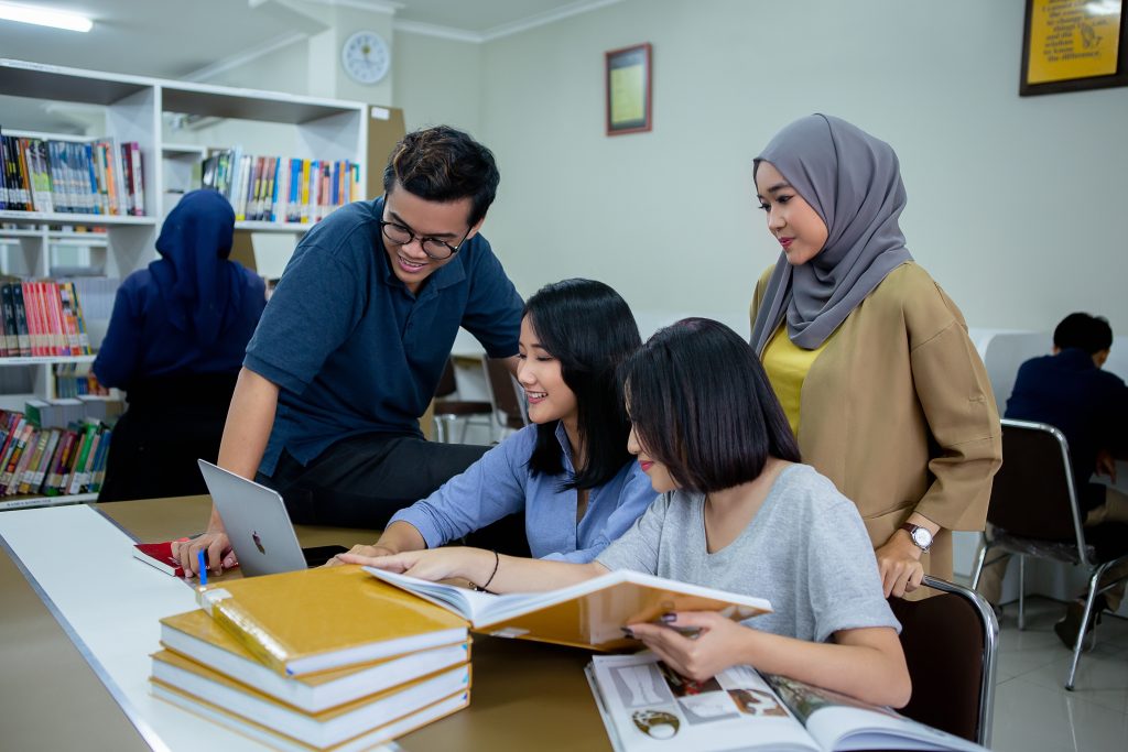 kuliah malam di Bandung